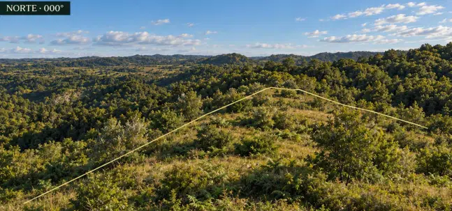Simulación fotográfica ilustrativa de parcela P001 hacia el norte