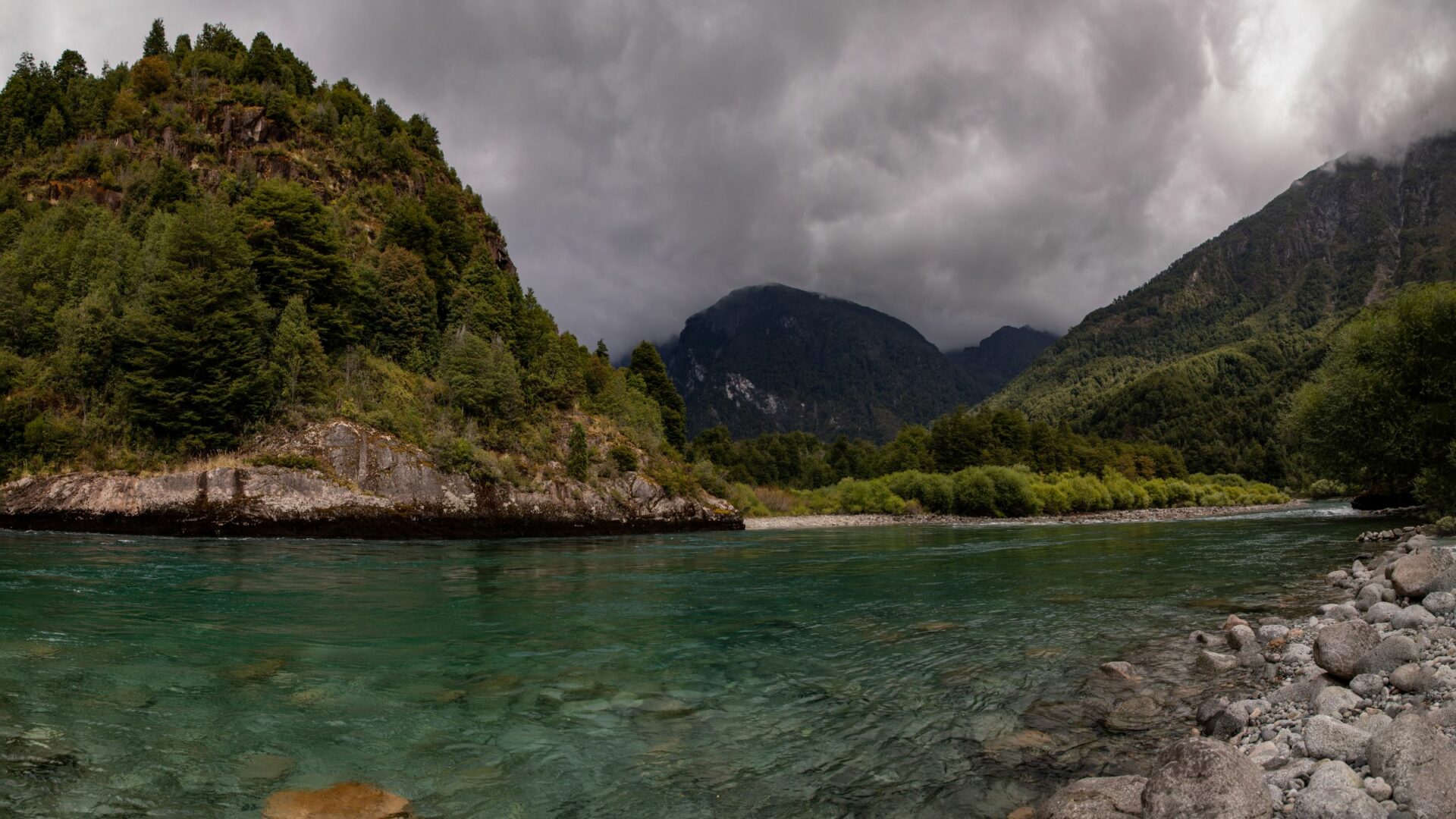 Río Pullelfu en verano